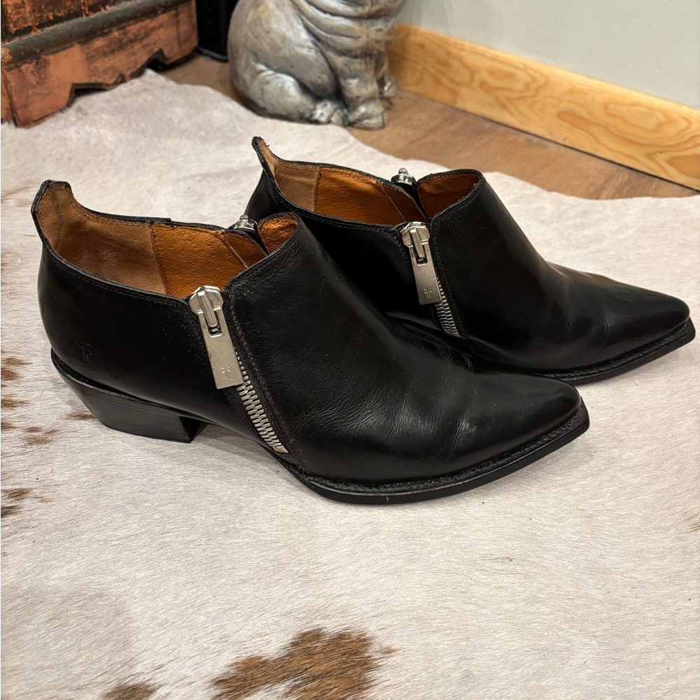 Women’s frye Black Leather Pointed Zip Ankle Boots - Picture 7 of 9